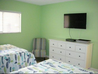 3RD BDRM WITH 2 FULL BEDS AND TV