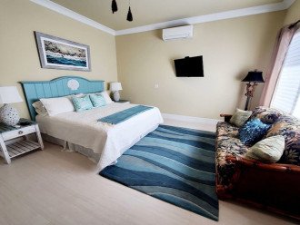 Sunny Daze Stunning Waterfront 4 Bedroom 4 Bath, Heated Pool w/dockage,2 Kayaks, #1