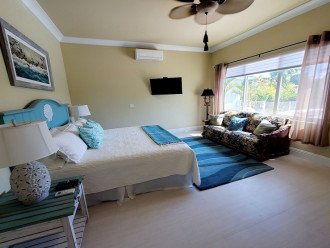 Sunny Daze Stunning Waterfront 4 Bedroom 4 Bath, Heated Pool w/dockage,2 Kayaks, #1