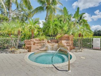 Bunche Beach Condo, minutes to the best beaches! Sanibel & Ft. Myers Beach! #22