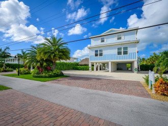 Canal Front, Tiki Hut w/TV, Private Pool, Beach! #32