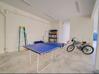 Ping pong table, 2 bike cruisers, 3 kids bikes and tons of beach amenities!