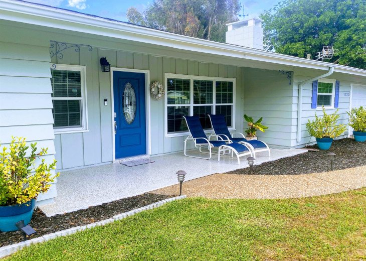 Front porch features 2 chaise loungers. Perfect place for morning coffee!