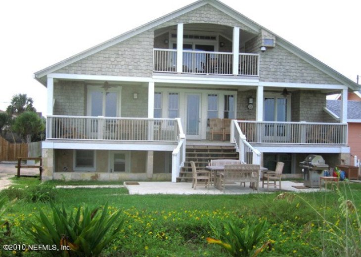 3 Story Oceanfront with Large Grass Lawn & 3 Decks - Walking distance to restaurants and only 5 Miles to Downtown St Augustine