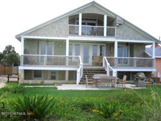3 Story Oceanfront with Large Grass Lawn & 3 Decks - Walking distance to restaurants and only 5 Miles to Downtown St Augustine