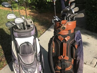 2 sets of golfclubs so you don't have to rent them at the course!