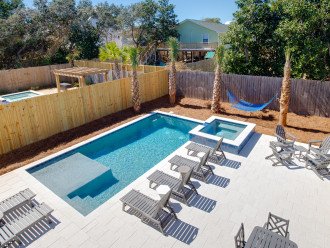Pool and spa with plenty of seating for your whole crew.