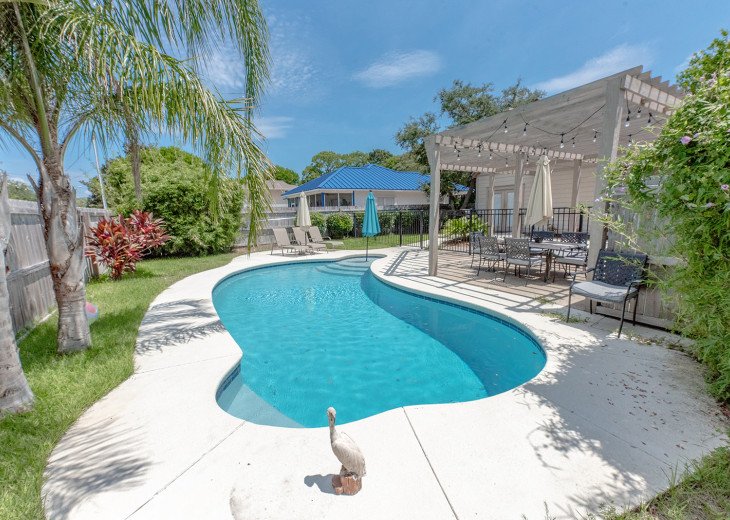 Welcome to Pelican Retreat! A few minutes away from Indian Bayou Golf and Country Club.
