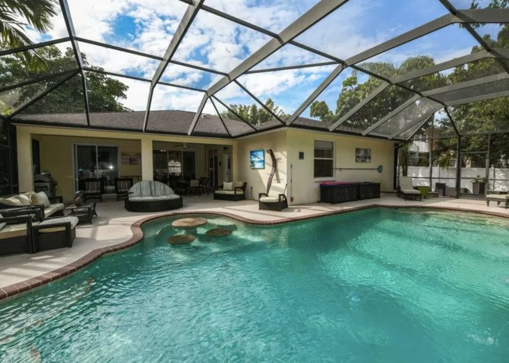 Fabulous pool home tucked away, near everything Sarasota offers and Siesta Key #1