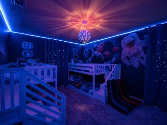 Future Astronauts and space explorer 4 twin beds