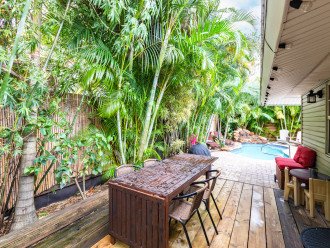 The whole outside area is very lush and features seven types of palms