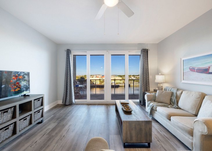Welcome to " Serenity of PCB @ Laketown Wharf. This unit located on the 3rd floor is definitely, the place to be in PCB,