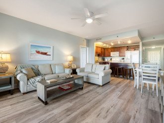 Serenity of PCB 2 Bed, 2 Bath: Sleeps 8 @ Laketown Wharf - Across from the #1