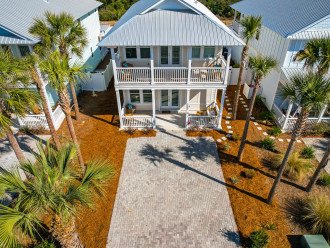 Footprints in the Sand Private House: 4 beds: 3. 5 Bath: Sleeps 12 : Pool #1