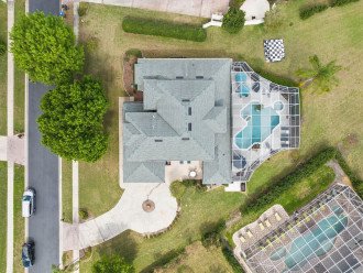 Ariel view of the villa - Circular driveway with space for 6 cars maximum.