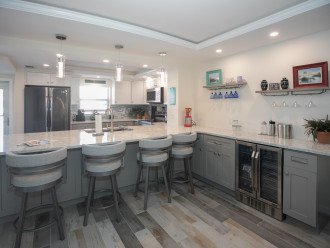 Bar and Eat in Kitchen