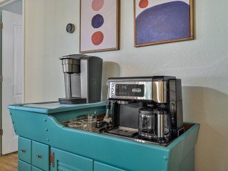 Coffee Bar (espressos, lattes, cappuccinos)