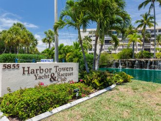 Welcome to Harbor Towers Yacht & Racquet Club on Siesta Key in Sarasota