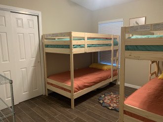 Bunk Room - 4 Bunk Beds