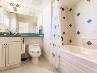 2nd bedroom bath with combination shower/jetted tub