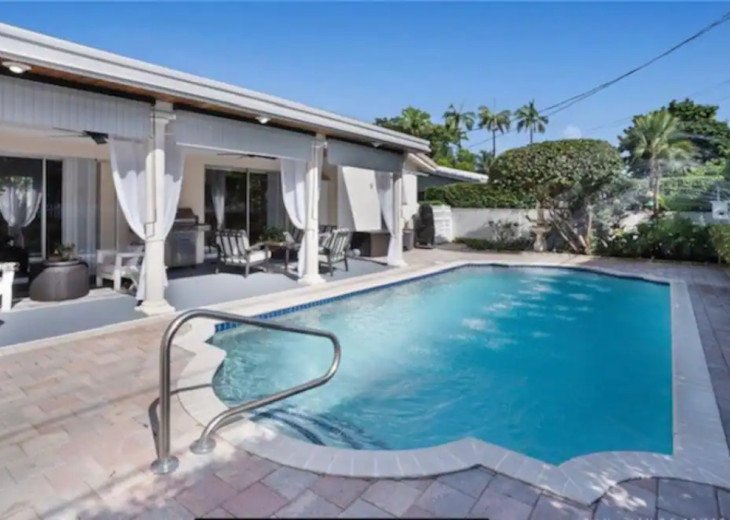 7 Min. to the BEACH. Amazing 3/2 Pool Home #1