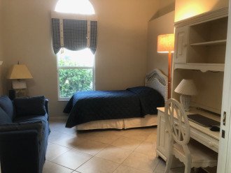 BEDROOM/DEN WITH TWIN BED, COMFY PULL OUT COUCH, AND DESK