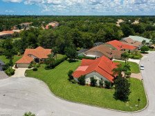 Large house-Gated community-Golf membership + other resort-quality amenities