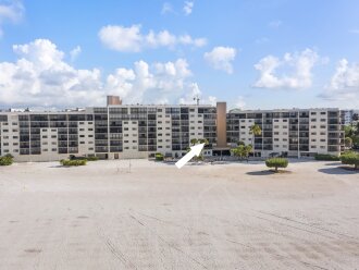 Island Time-Perfect location at the North end- Beachfront #1