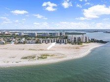 Island Time-Perfect location at the North end- Beachfront