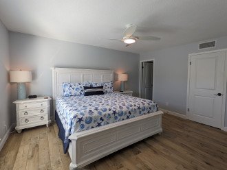 Dolphin's Lookout - King Size Bed