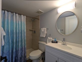 Dolphin's Lookout Master Bathroom