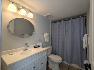 Dolphin's Lookout - Guest Bathroom