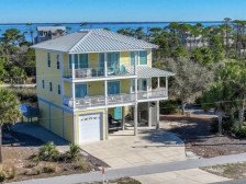 Firefly Beach House: 20% off for 2022 stays!