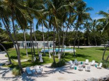 Caribee Beach House ~ 6 bed / 5 bath Private Islamorada Estate with Pool & Docka