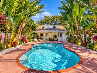 Pool Beach House! | 5BD 2BA | Modern