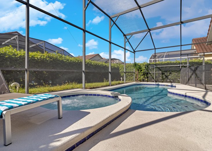 Gorgeous private, screened south facing pool