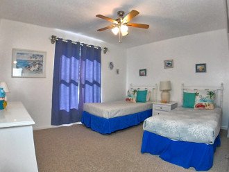 Guest Bedroom - 2 Twin Beds