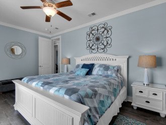 Master bedroom w/ King Bed, walk-in closet, private bathroom