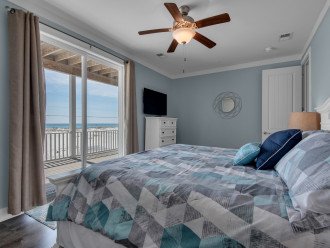 Wake up to beautiful Gulf view, Master BR, King bed, sliding door to balcony, TV