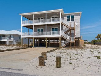 Perfect Family Getaway 6BR, 4.5BA, double decks, heated private pool, open plan