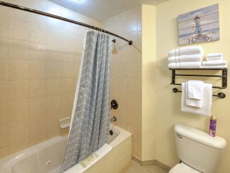 1406 - Oceanview Studio at Daytona Beach Resort - bathroom