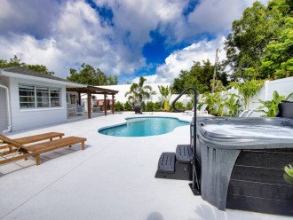 Tropical Oasis Heated Pool Hot Tub Near Siesta Key #31