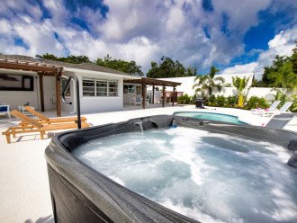 Tropical Oasis Heated Pool Hot Tub Near Siesta Key #36