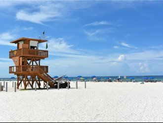 Sizzling Summer Rates! Footprints in the Sand, 2 houses from the gulf! (Beach #1