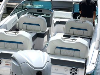 Seats 13 in luxury. Go to the Sandbar, Go to a Waterfront Restaurant, see Sarasota, Limitless Possibilities.