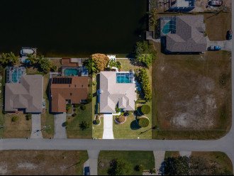 AERIAL VIEW - LOOKING DOWN (Eastern exposure heated pool and spa, Gulf of Mexico saltwater canal boat access)