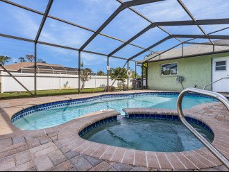 Backyard Oasis with large heated Saltwater Pool - Villa Water' s Edge - #50