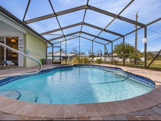 Backyard Oasis with large heated Saltwater Pool - Villa Water' s Edge - #4