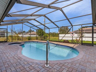 Backyard Oasis with large heated Saltwater Pool - Villa Water' s Edge - #49
