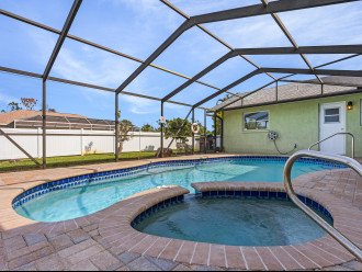 Backyard Oasis with large heated Saltwater Pool - Villa Water' s Edge - #2